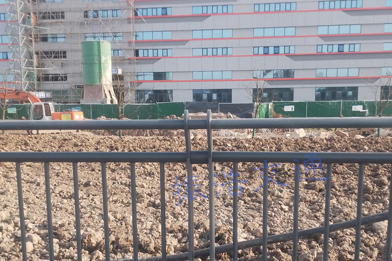 Ограждение из цинковой стали